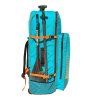 boční pohled na batoh s pádlem v boční kapse